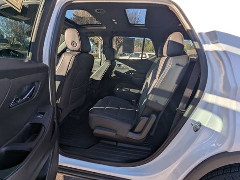 Used 2023 Chevrolet Traverse RS image 11
