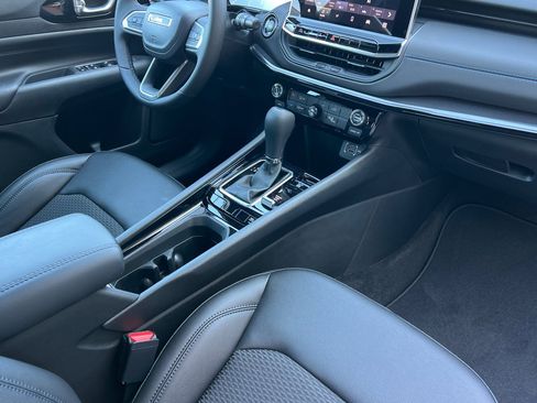 New 2026 Jeep Compass Latitude image 16