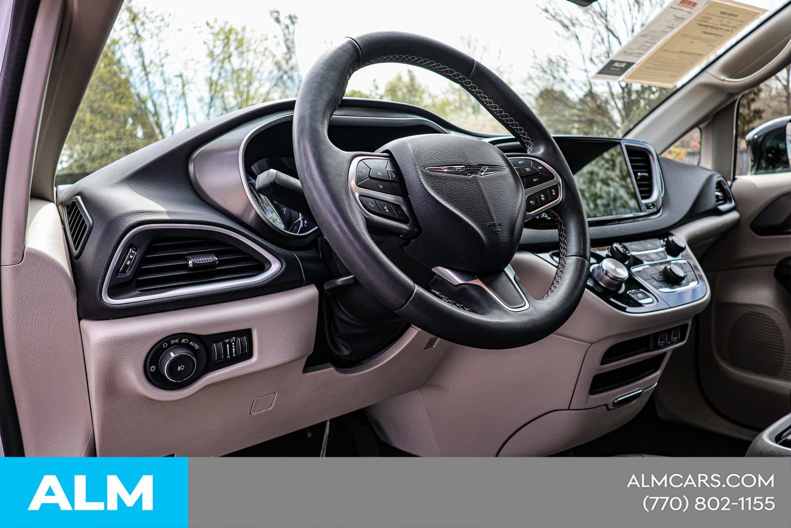 Used 2024 Chrysler Pacifica Touring-L FWD image 22