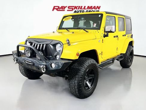 Used 2015 Jeep Wrangler Unlimited Sahara w/ Dual Top Group AWD/4WD image 3