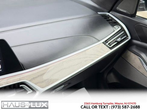Used 2021 BMW X7 xDrive40i w/ M Sport Package AWD/4WD image 23