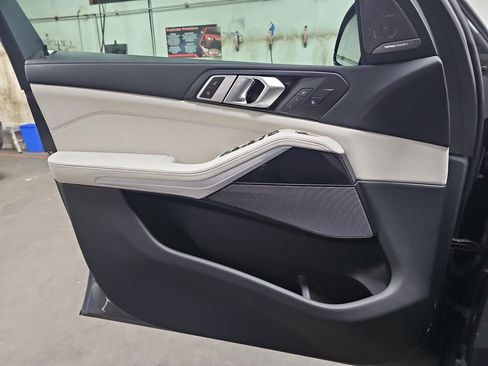 Used 2025 BMW X5 xDrive40i w/ M Sport Package image 28