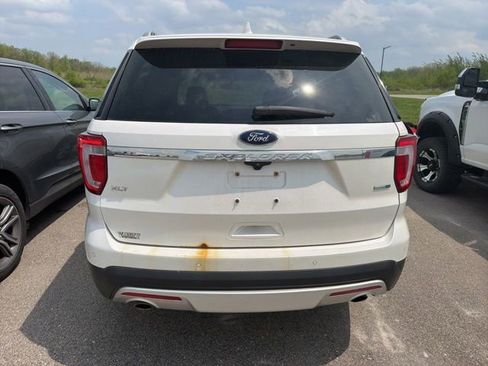 Used 2016 Ford Explorer XLT w/ Equipment Group 202A AWD/4WD image 12