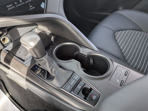 Used 2023 Toyota Camry SE image 17