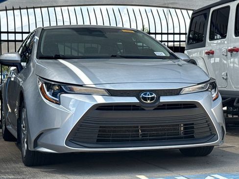 Used 2024 Toyota Corolla LE FWD image 3