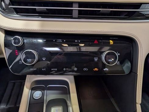 Used 2025 INFINITI QX60 Sensory w/ Vision Package image 24