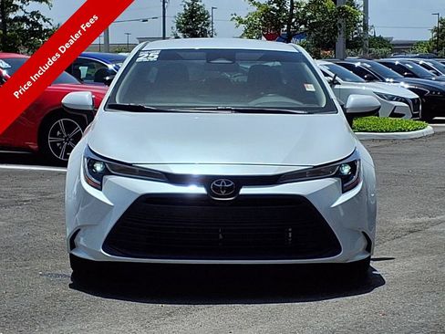 Used 2025 Toyota Corolla LE FWD image 2