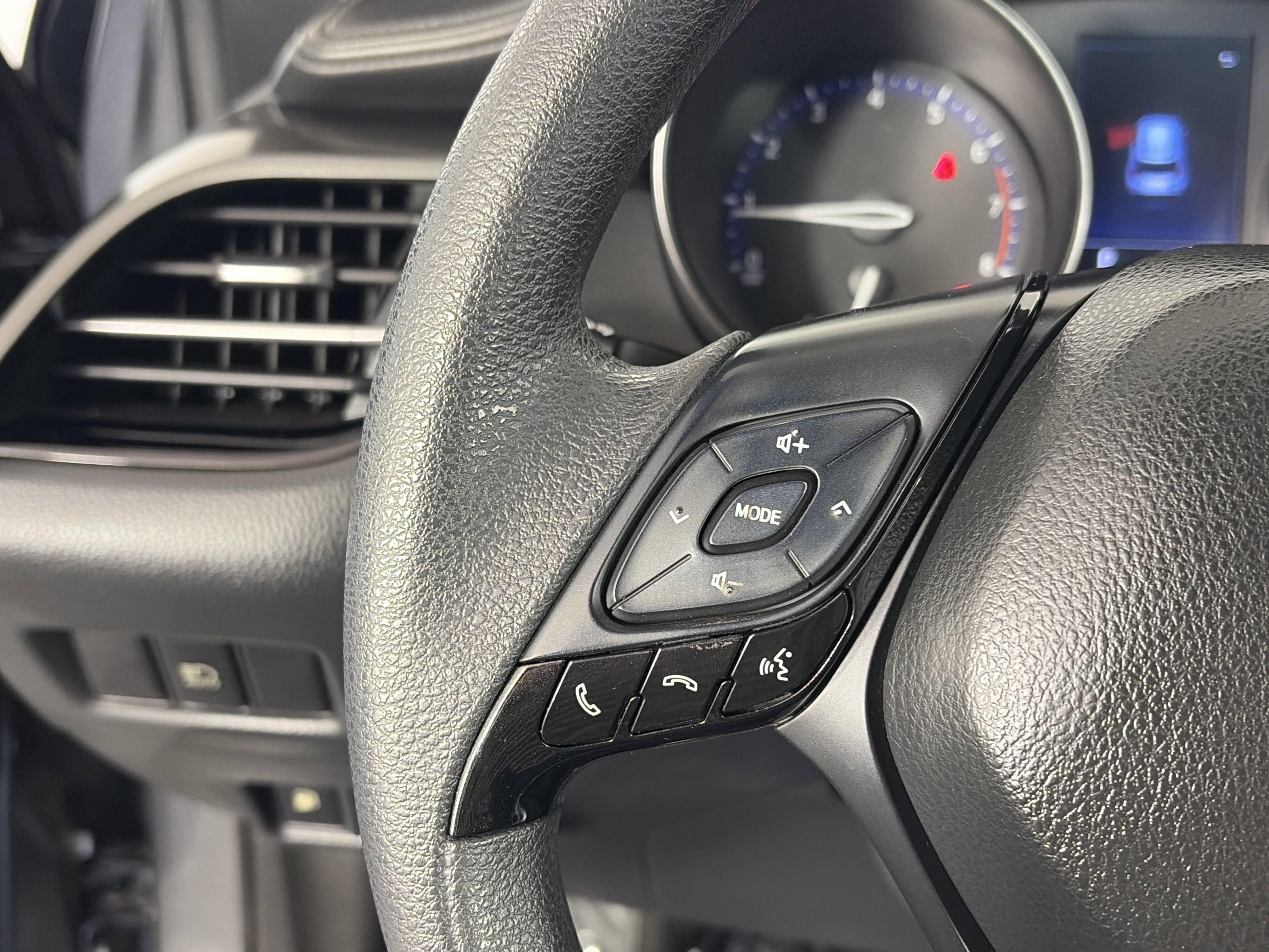 Used 2019 Toyota C-HR LE FWD image 26