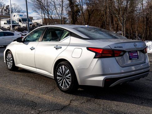 Used 2024 Nissan Altima 2.5 SV image 4