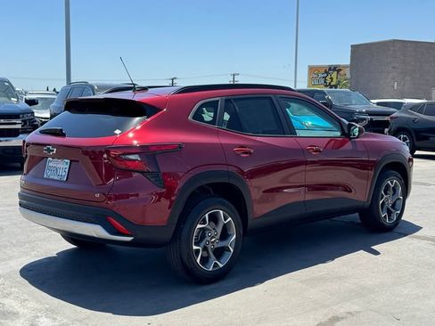 Certified 2024 Chevrolet Trax LT w/ Driver Confidence Package FWD image 5