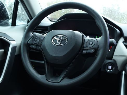 Used 2025 Toyota RAV4 XLE image 13