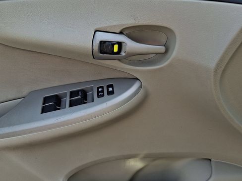 Used 2011 Toyota Corolla LE FWD image 14
