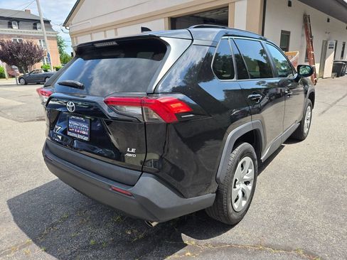 Used 2021 Toyota RAV4 LE AWD/4WD image 3