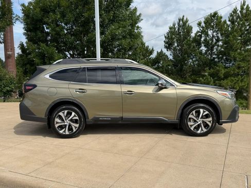 Used 2022 Subaru Outback Touring AWD/4WD image 7