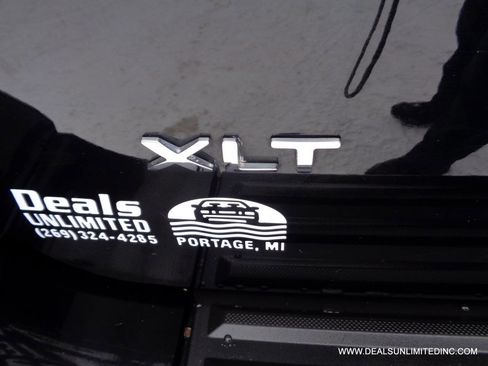 Used 2017 Ford Expedition EL XLT image 7