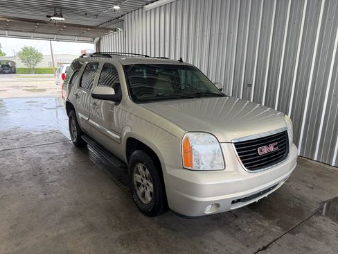 Used 2007 GMC Yukon SLT w/ SLT Preferred Equipment Group RWD image 4
