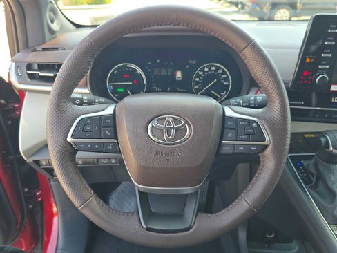Certified 2024 Toyota Sienna Platinum FWD image 25