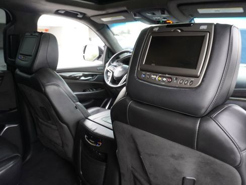 Used 2018 Cadillac Escalade Platinum image 11
