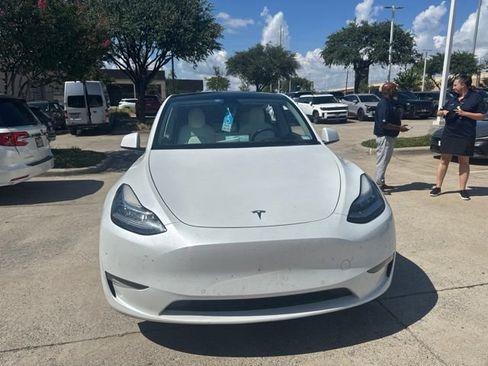 Used 2022 Tesla Model Y Long Range AWD/4WD image 7