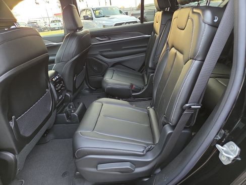 New 2025 Jeep Grand Cherokee L Limited w/ Black Appearance Package AWD/4WD image 6