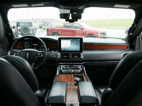 Used 2018 Lincoln Navigator L Select image 34