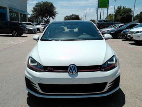 Used 2017 Volkswagen GTI SE FWD image 3