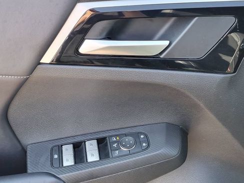 Used 2025 Mitsubishi Outlander AWD image 12