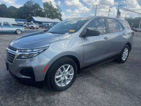 Used 2024 Chevrolet Equinox LS w/ LS Convenience Package FWD image 4