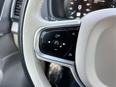 Used 2022 Volvo XC90 T5 Momentum image 25