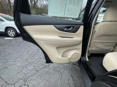 Used 2016 Nissan Rogue S image 20