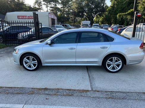 Used 2013 Volkswagen Passat TDI SE FWD image 9