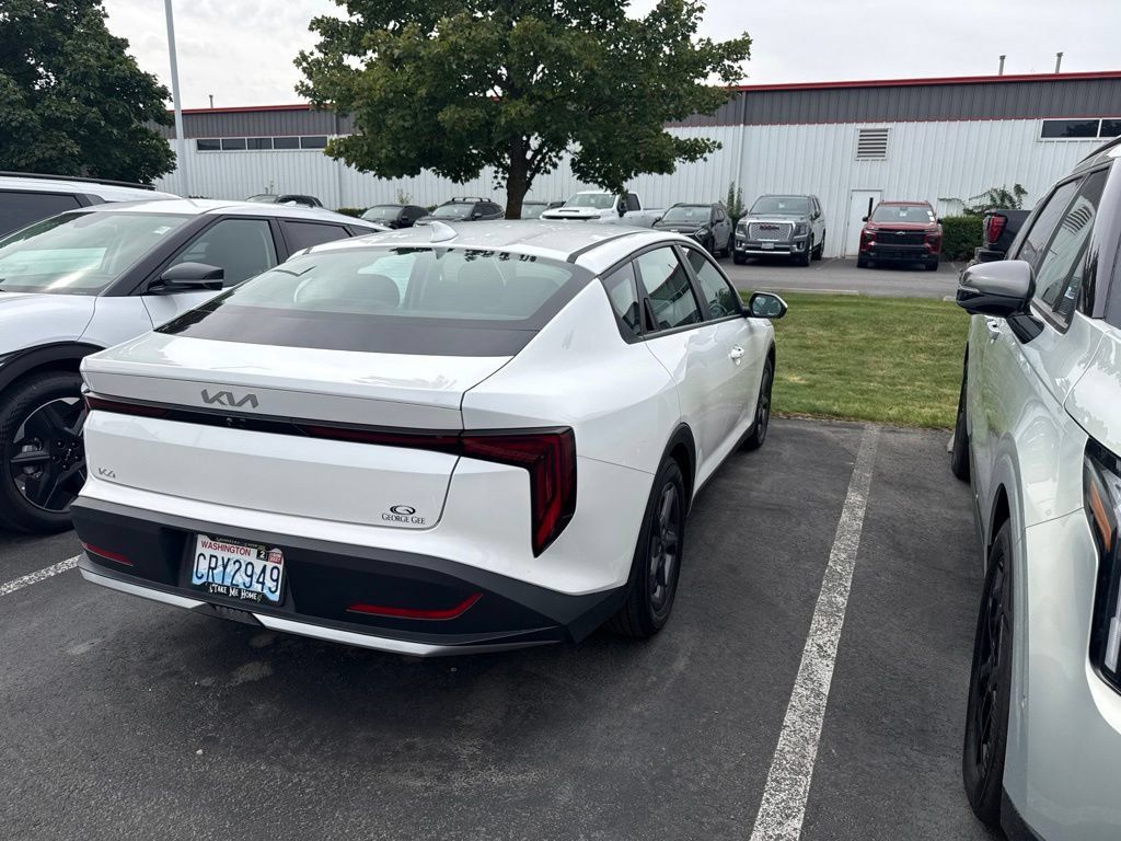 Used 2025 Kia K4 FWD image 5