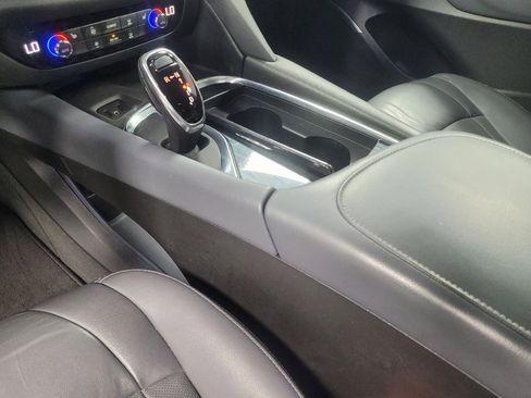 Used 2018 Buick Enclave Essence FWD image 26