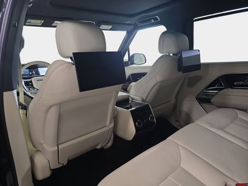 Used 2023 Land Rover Range Rover Long Wheelbase Autobiography AWD/4WD image 16