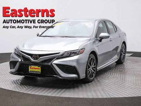 Used 2024 Toyota Camry SE FWD image 1