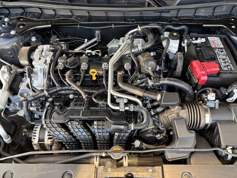 Used 2025 Nissan Altima 2.5 SV image 32