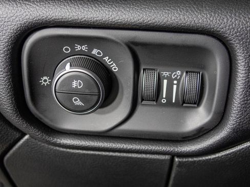 New 2026 RAM 3500 Laramie AWD/4WD image 36