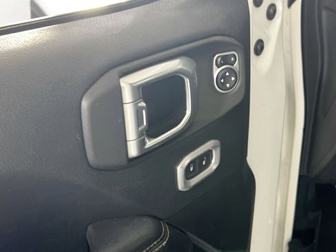 Used 2019 Jeep Wrangler Unlimited Sahara image 17