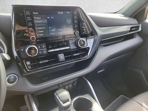 Used 2021 Toyota Highlander XSE AWD/4WD image 24