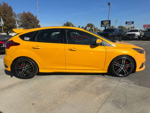 Used 2016 Ford Focus ST w/ Equipment Group 401A image 8