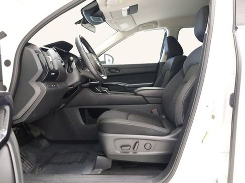 Used 2025 Nissan Pathfinder SV AWD/4WD image 13