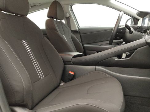 Used 2025 Hyundai Elantra SEL FWD image 21