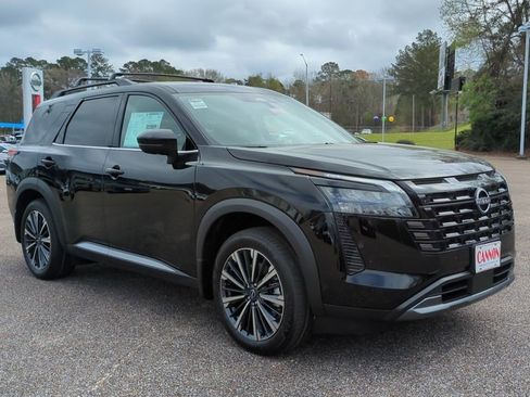 New 2026 Nissan Pathfinder Platinum image 3