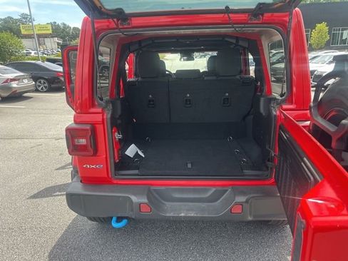 Used 2024 Jeep Wrangler Unlimited Sahara AWD/4WD image 14
