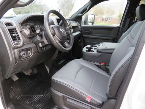 New 2023 RAM 4500 Tradesman w/ Chrome Appearance Group image 17