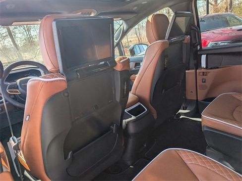 New 2026 Chrysler Pacifica Pinnacle image 24