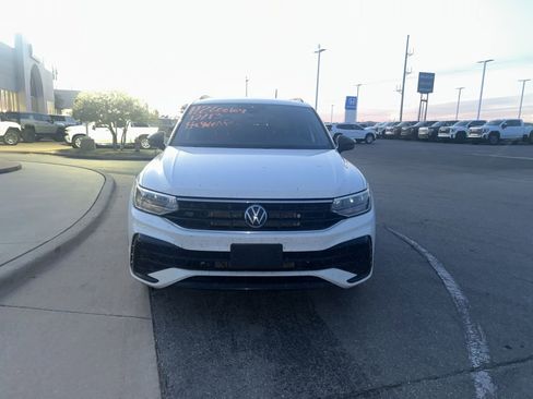 Used 2022 Volkswagen Tiguan SE R-Line image 8