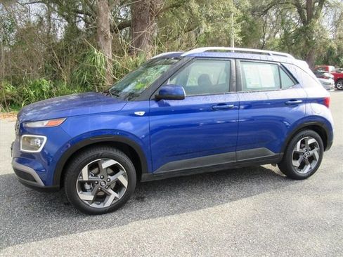 Used 2024 Hyundai Venue Limited image 4