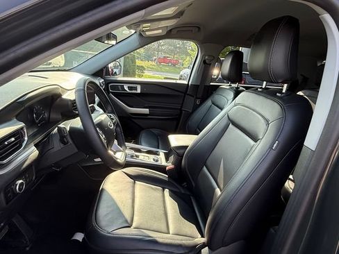 Certified 2023 Ford Explorer XLT w/ Equipment Group 202A AWD/4WD image 7