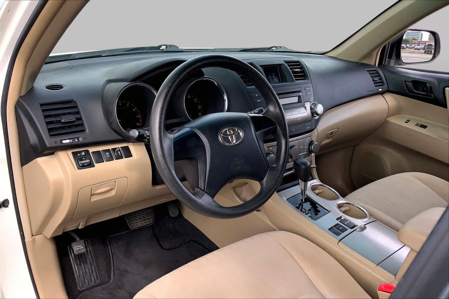 Used 2012 Toyota Highlander FWD image 17